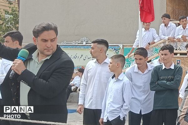 رقابت پرهیجان طناب‌کشی در بهارستان دو