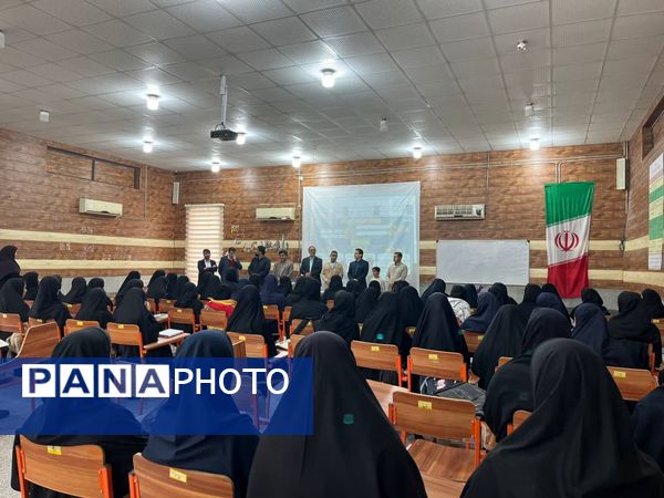 بازدید نماینده مردم جنوب کرمان از کلاس های آمادگی امتحانات نهایی