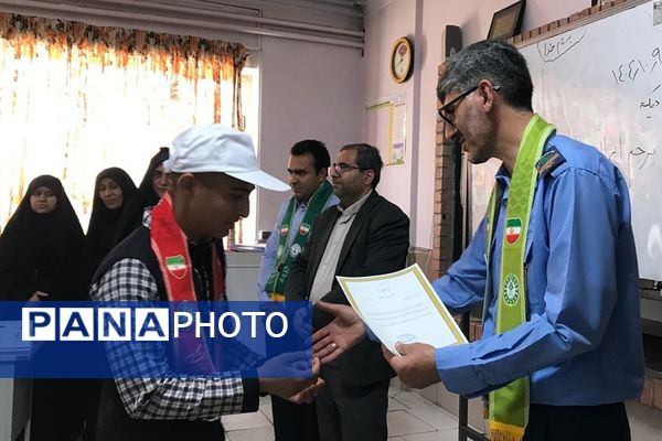 بازدید کشوری از دانش‌آموزان پیشتاز دبستان فولادفر ناحیه دو شهرری 