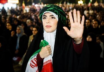 شعله حضور هنوز زنده است