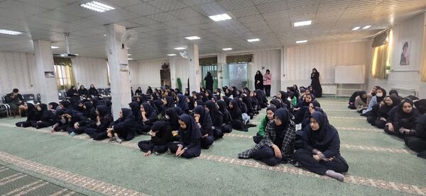 برگزاری مراسم بزرگداشت خانواده شهید تشکری در دبیرستان شاهد فردوس