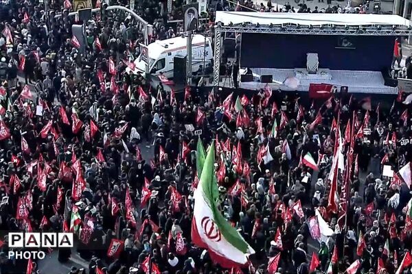 اشک‌ها و بغض‌های میلیونی در مسیر تشییع پیکر مطهر رهبر شهید