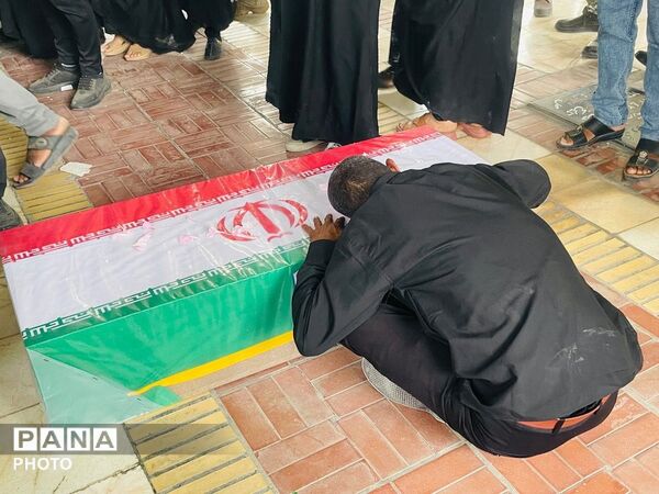 بدرقه ۱۶۸ دانش‌آموز شهید در عزای عمومی هرمزگان