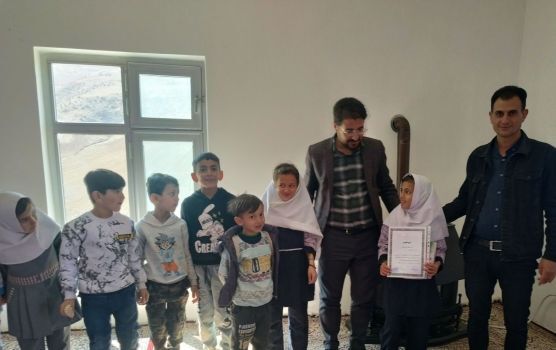 دانش‌آموزان بالداغی هوراند به عیادت همکلاسی بیمارشان رفتند