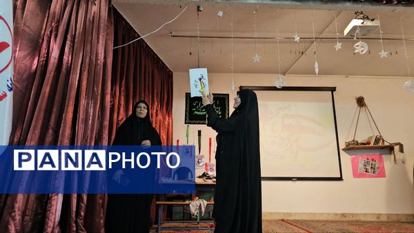 آیین گرامیداشت روز دانش‌آموز با حضور مسئولان منطقه ۱۳ در دبیرستان طلیعه شاهد