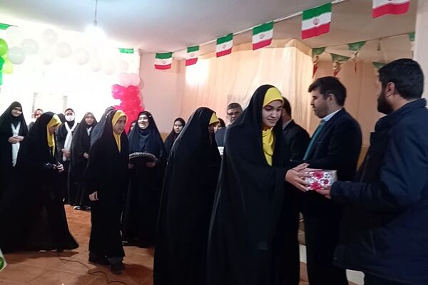 اجرای طرح ملی مدرسهٔ انقلاب در دبیرستان شهدای محراب شهرستان قرچک 