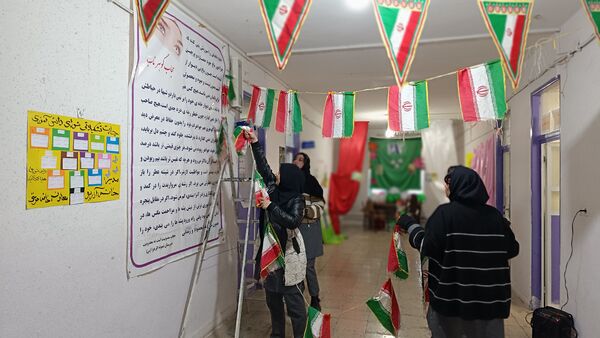  نواخته شدن زنگ انقلاب در مدرسه نمونه الزهرا  یاسوج