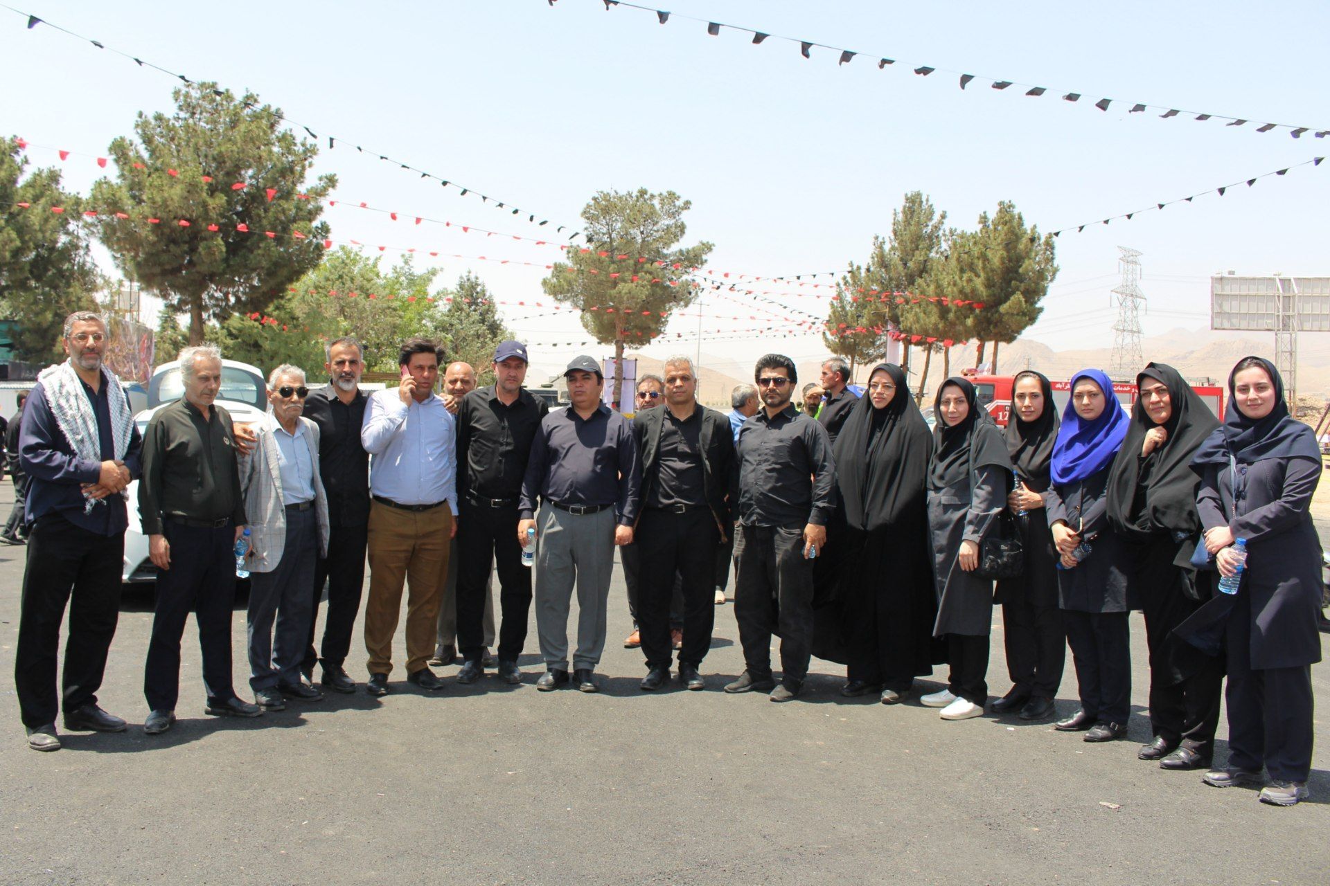 همدلی مسئولان و خادمان در خدمت به زائران رهبر شهید