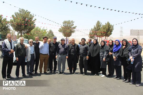 همدلی مسئولان و خادمان در خدمت به زائران رهبر شهید