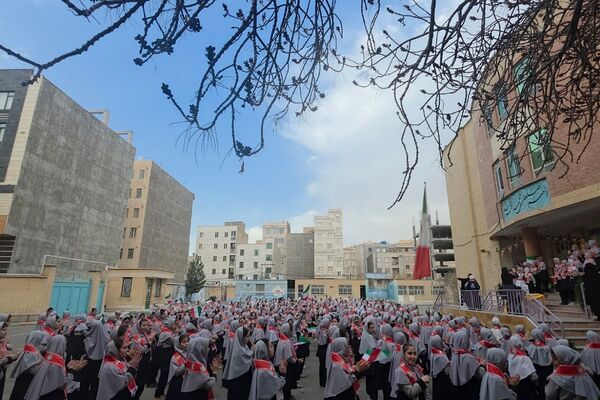 جشن پیروری انقلاب اسلامی در دبستان شهید آقچه‌لو رباط‌کریم
