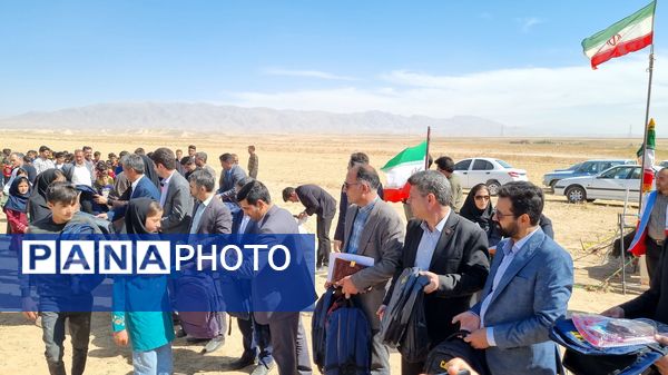 برنامه روز ملی کودک در مدارس عشایری کوچ‌رو