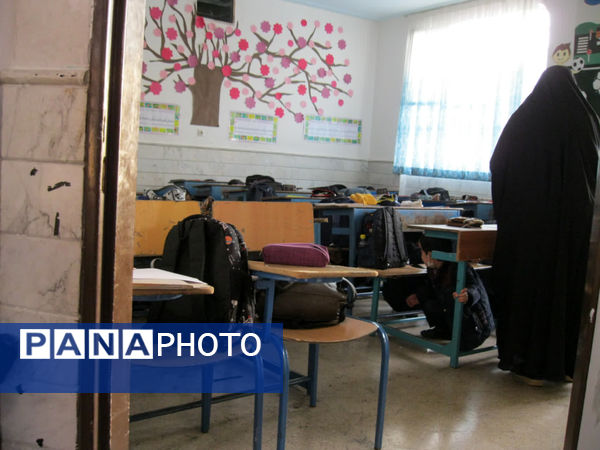 اجرای مانور زلزله در دبستان سمیه قم