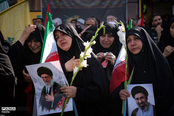 وداع با پیکر مطهر امام شهید امت در مصلای امام خمینی(ره)