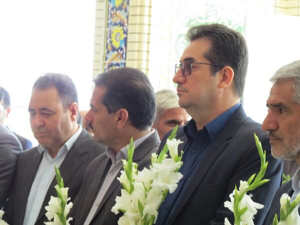 گلباران مزار شهدای دانش‌آموز و معلم در بجنورد