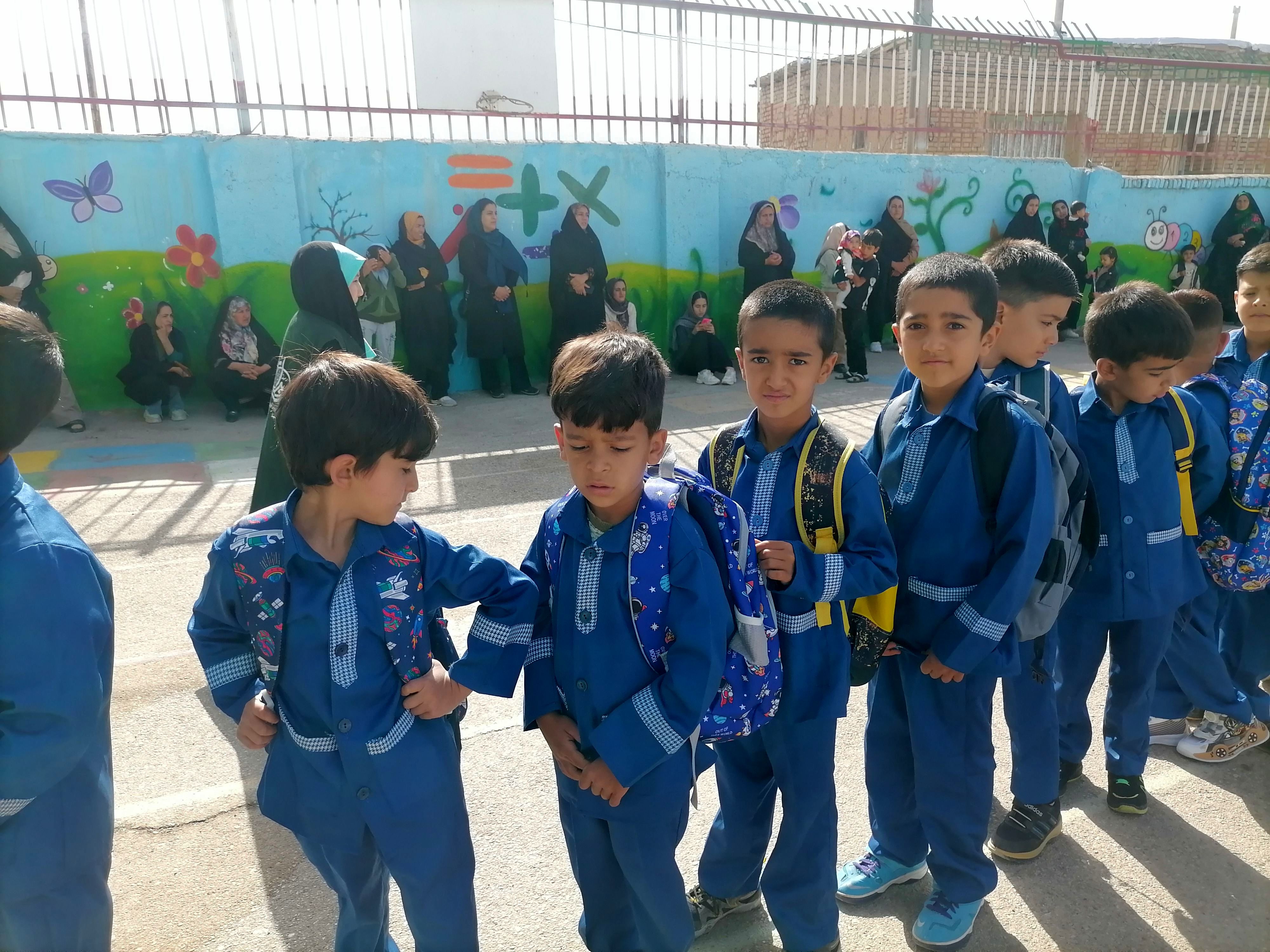 جشن شکوفه های کلاس اولی در دبستان شهید سید خلیل رضوی شهر بارنیشابور