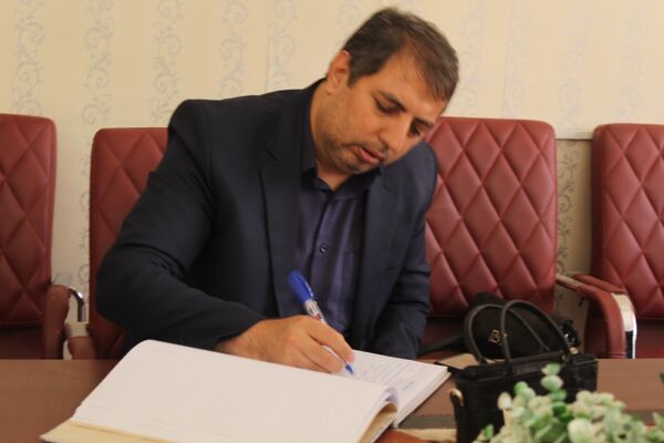 هنرستانی‌ها در نقش تولید کننده، دوخت لباس فرم دانش‌آموزان به دست هنرستانی‌های قدس
