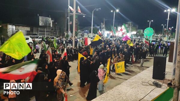 معمولان در شب چهل و چهارم، چراغ انقلاب را روشن کردند