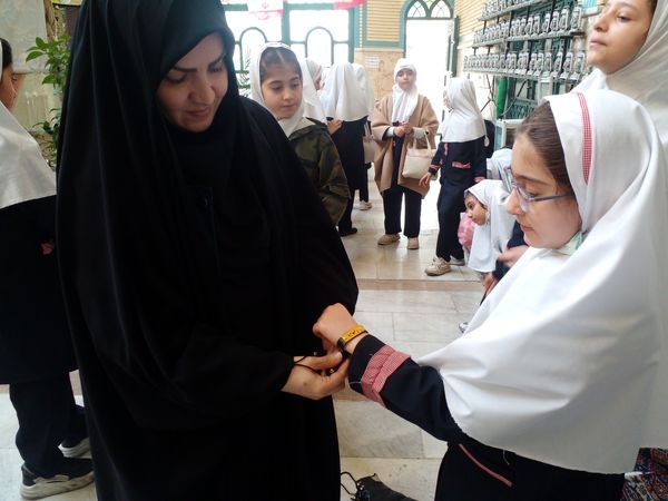 شرکت دانش آموزان دبستان هدی یک  در یادواره شهید حسن رستمی