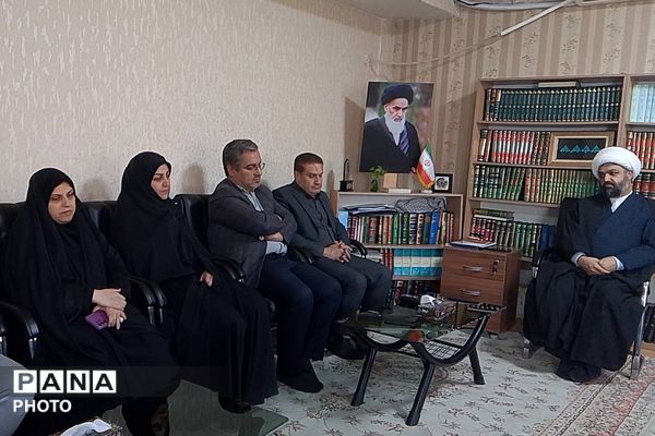 دیدار معاونین پرورشی، مربیان تربیتی و مشاورین منطقه با امام جمعه باقرشهر و کهریزک 