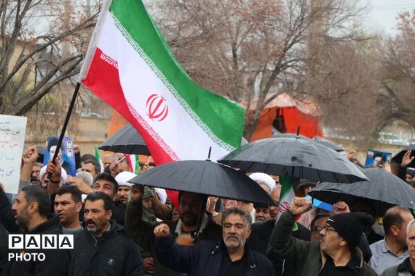 قدم‌های استوار مردم ولایتمدار زرقان در روز قدس
