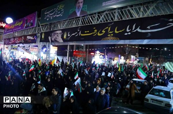 راهپیمایی گسترده مردم هشتگرد در شب چهارشنبه‌سوری 