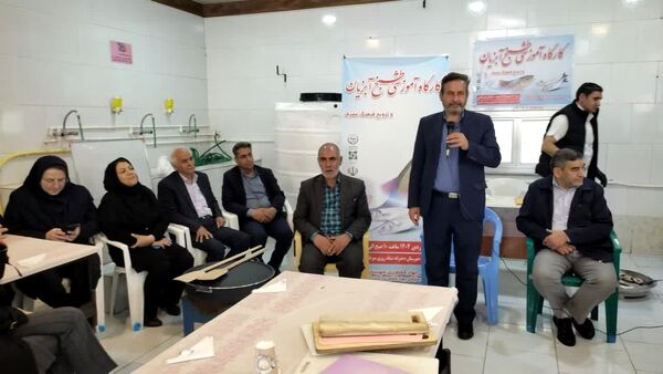 کارگاه طبخ آبزیان در دبیرستان میر فتح‌اله سید زنوزی شهر زنوز 