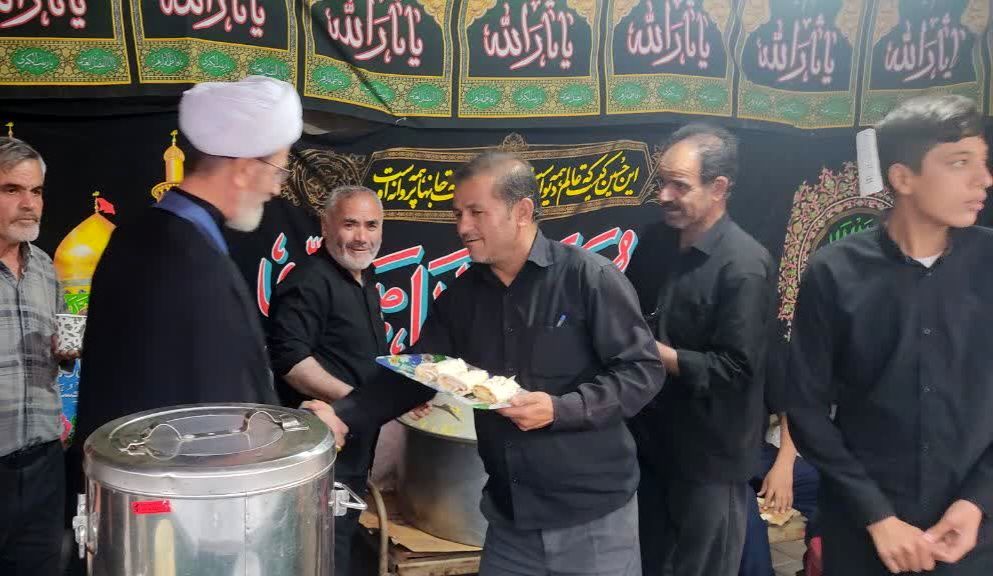 ایستگاه صلواتی قهاوند پذیرای زائران امام حسین(ع) شد