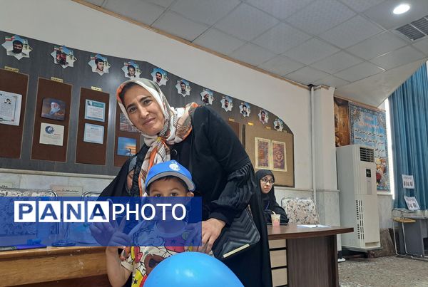 حضور پر شور و نشاط مشهدی‌ها در انتخابات ریاست جمهوری