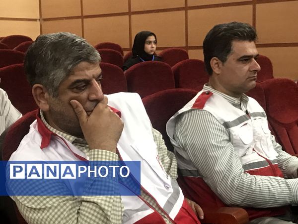 همایش تجلیل از مدیران و کارکنان نمونه شهرستان محمودآباد 