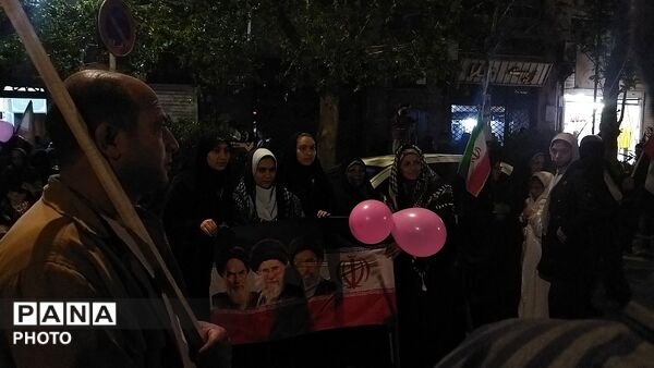 دختران نیشابوری در صف اول تجمعات-۱