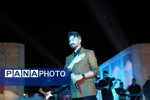 استقبال پرشور مردم از جشن امت ماه در اصفهان