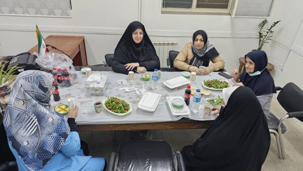 ایجاد همبستگی در ضیافت افطار مدرسه شهید اردستانی
