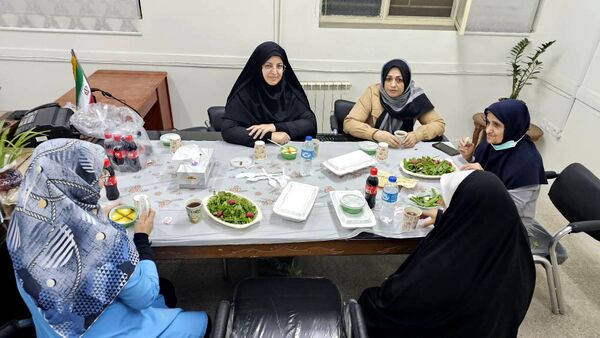ایجاد همبستگی در ضیافت افطار مدرسه شهید اردستانی