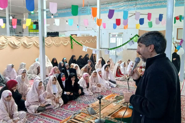 اعتکاف ۲۰۰۰نفری دانش‌آموزان شهرستان آباده در مساجد