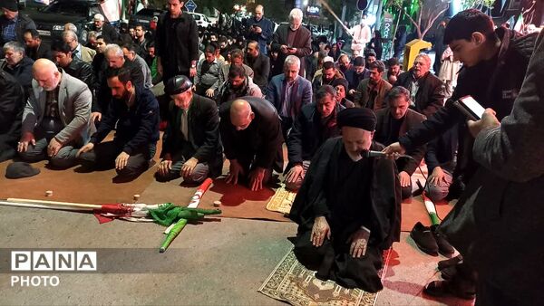 نماز استغاثه به امام زمان عجل الله تعالی فرجه الشریف در خیابان های مشهد