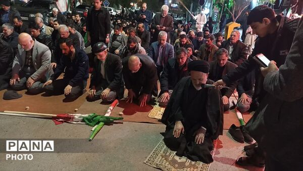 نماز استغاثه به امام زمان عجل الله تعالی فرجه الشریف در خیابان های مشهد