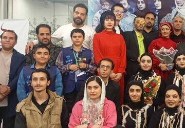 تئاتر «شیطان پلک نمی زند» در شیراز به روی صحنه رفت