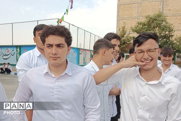 رقابت پرهیجان طناب‌کشی در بهارستان دو
