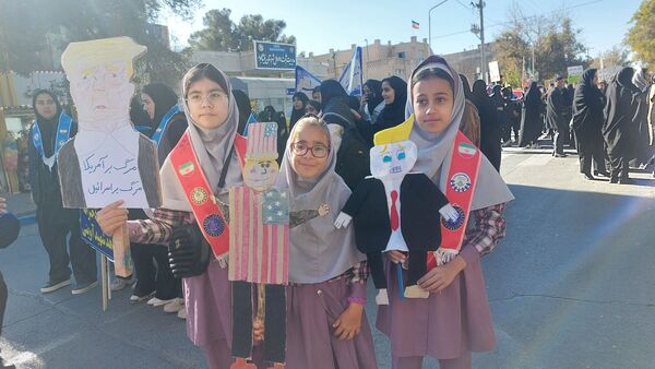 راهپیمایی 13 آبان با حضور حداکثری دانش آموزان در شهرستان نیشابور 