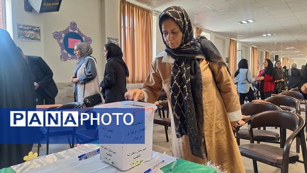 انتخابات انجمن اولیا و مربیان در دبیرستان فاطمیه 