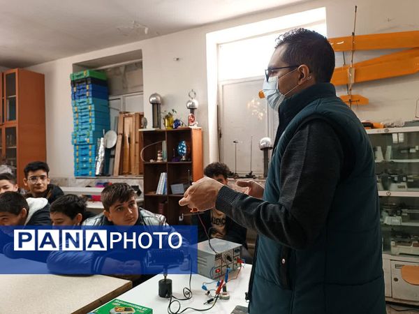 کلاس های آموزشی و آمادگی جشنواره نوجوانان خوارزمی در پژوهشسرا فرهنگ ورامین