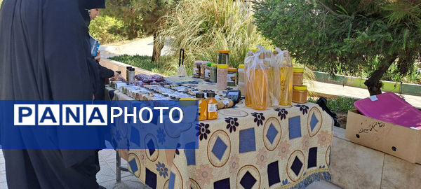 نمایشگاه محصولات دستی بانوان در بوستان نرگس قم