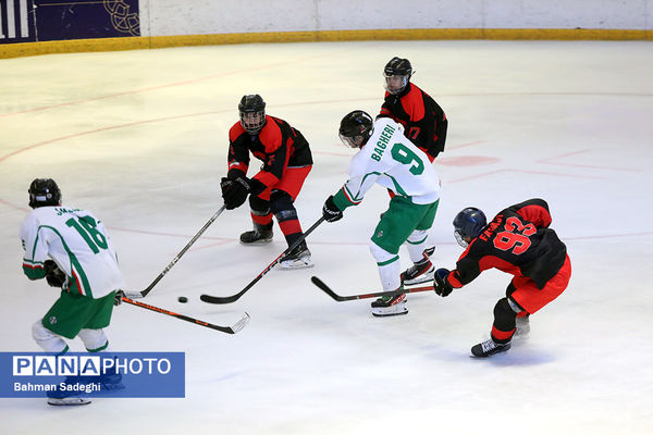 دیدار تیم ملی هاکی روی یخ ایران و تیم جوانان