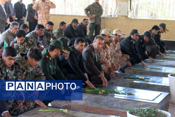 غبارروبی مزار مطهر شهدا به مناسبت آغاز دهه مبارک فجر در فراشبند