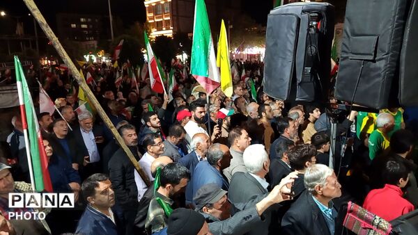 پنجاه وچهار شب در میدان پای کار ایران