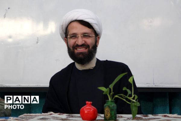 برگزاری جلسه سفیران کتاب یزد با نویسنده کتاب «فرمانده سری»