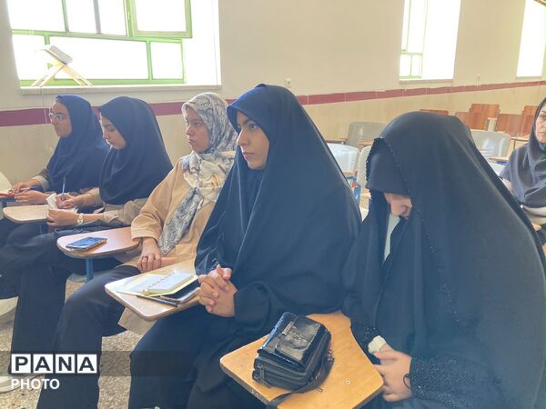 همایش تخصصی انتخاب رشته کنکور سراسری در دبیرستان انقلاب اسلامی شهرستان خاتم  