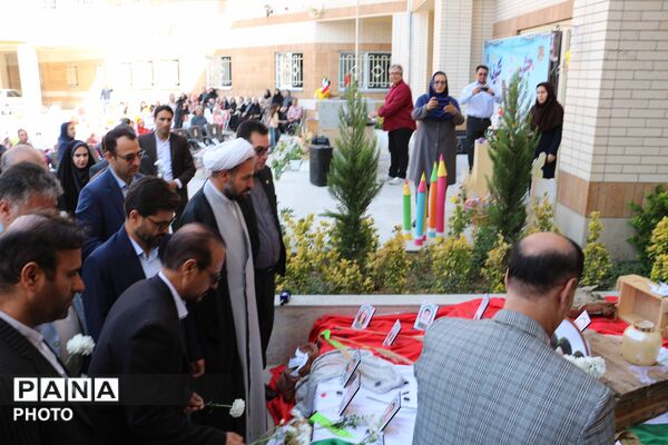 جشن شکوفه‌ها در بجنورد با نواخته‌شدن زنگ مهر و آغاز سال تحصیلی کلاس اولی‌ها