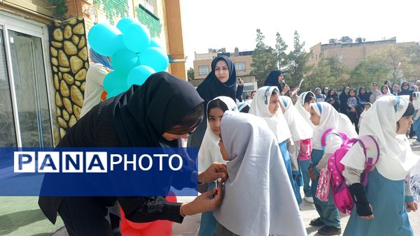 جشن شکوفه ها آغاز زنگ دانایی و شروع مهرورزی