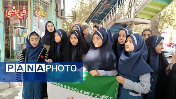 دانش‌آموزان با حضور در راهپیمایی ۱۳ آبان تنفر خود را نسبت به شیاطین امروزی نشان دادند